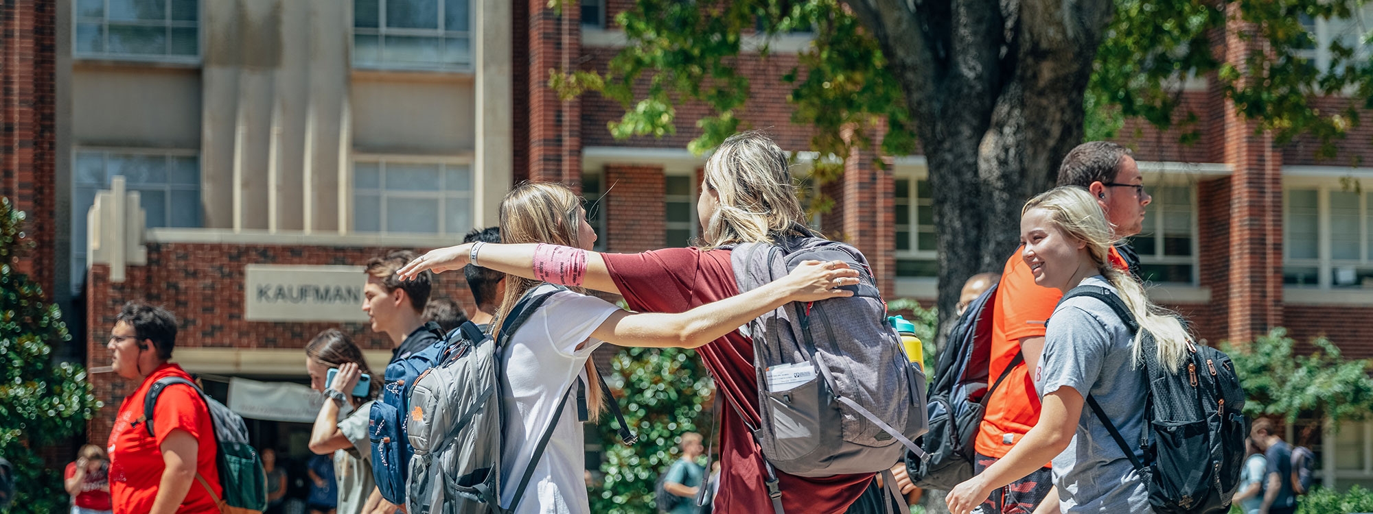 Students embracing outside of Kaufman Hall.
