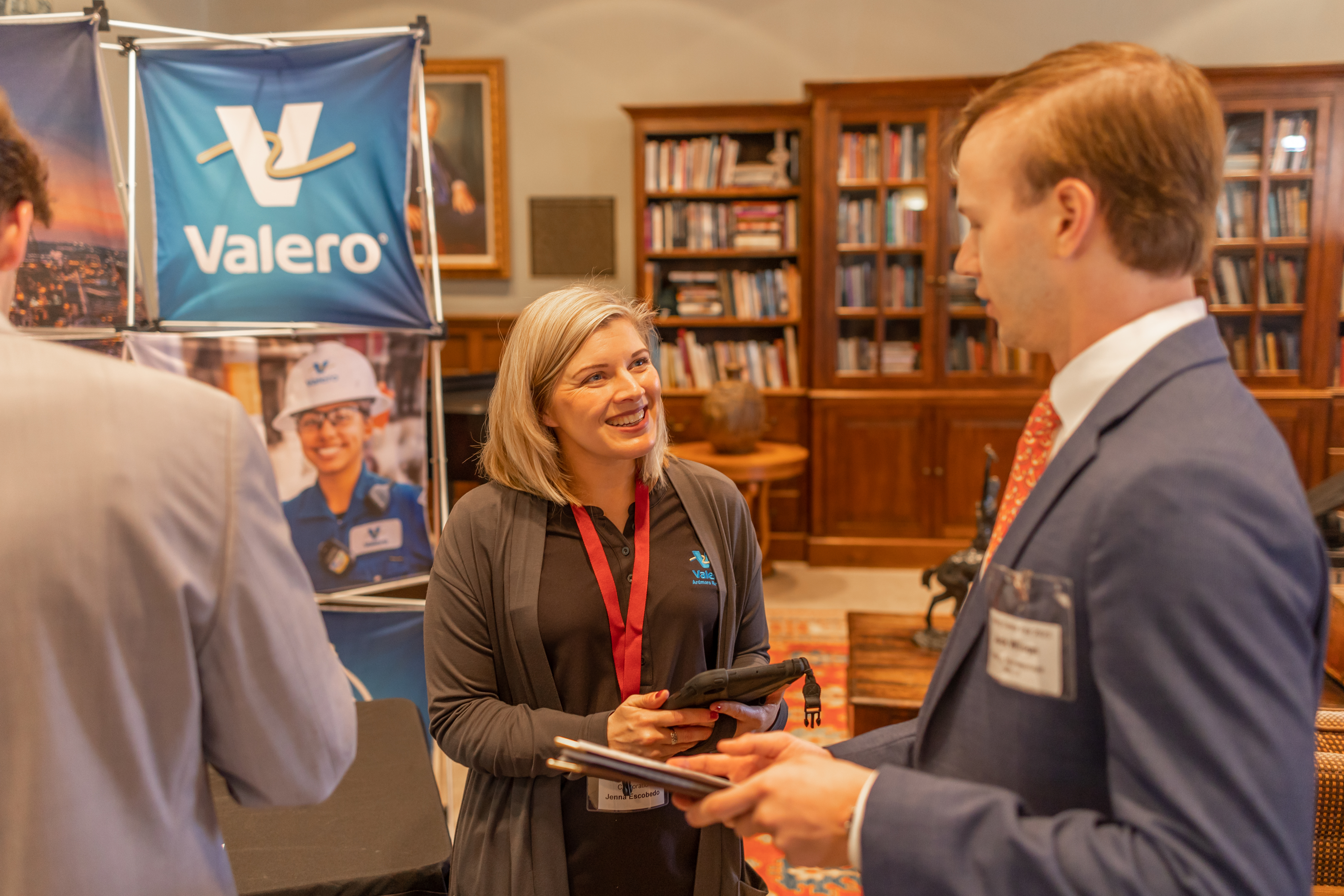 An OU student talks with a recruiter at Spring Career Fair 