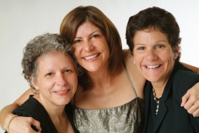 Nancy Barcelo, Susan Neustadt Schwartz, and Kathy Neustadt Photo: Shevaun Williams and Associates/Simon Hurst