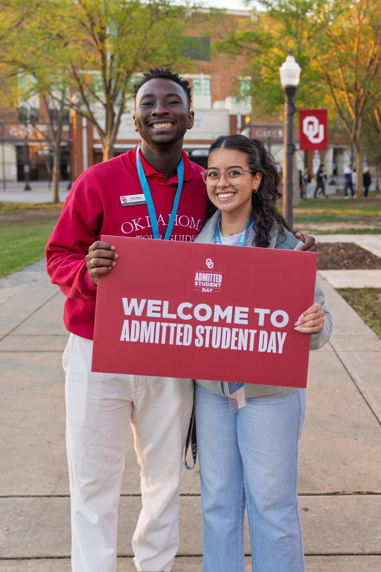 OU students holding a "welcome to Admitted Student Day" sign.