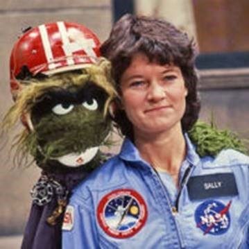 Ride taped several episodes of ‘Sesame Street’; here she is on the set with Grundetta.