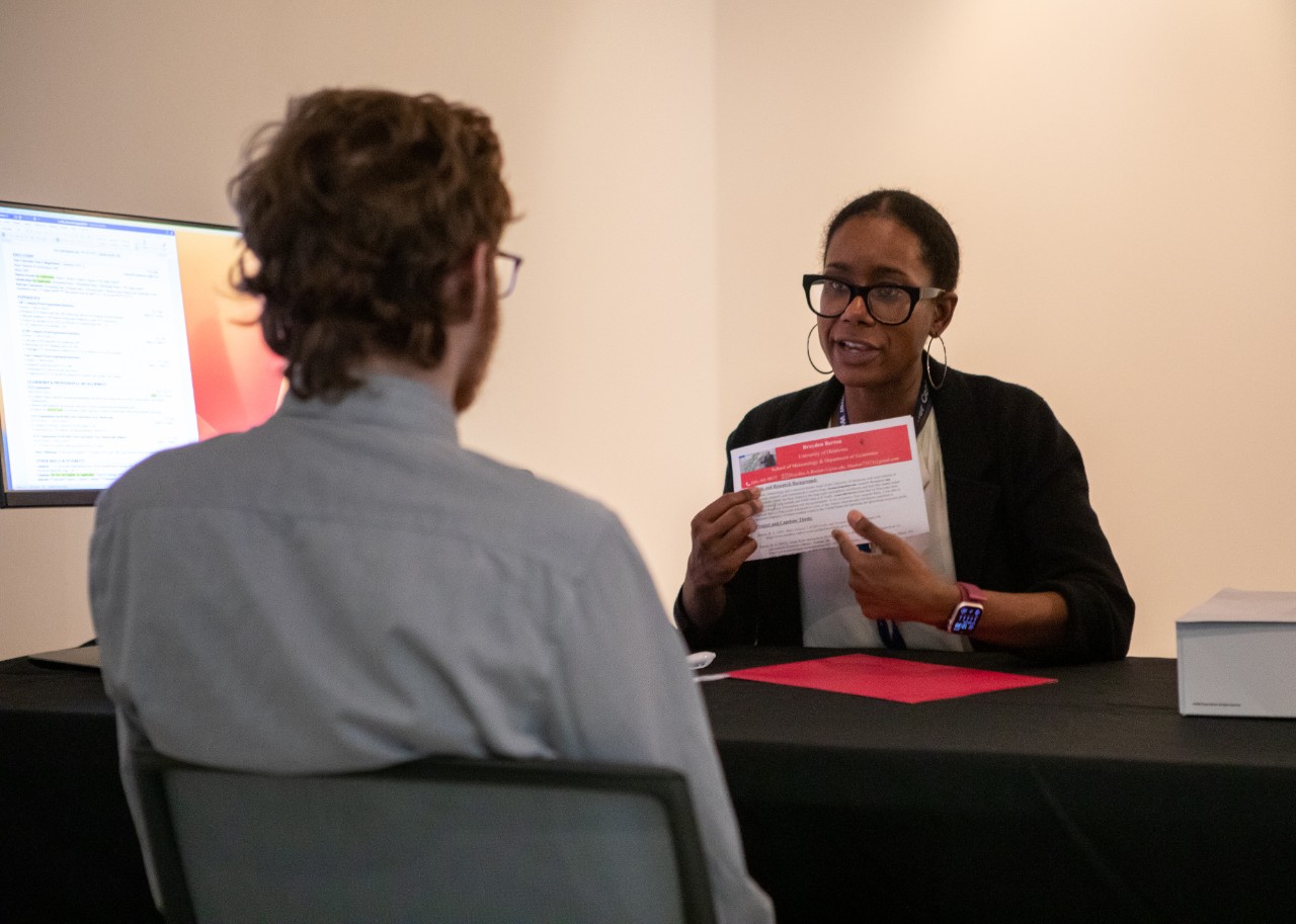 Dean Owusu advising a student at the 2023 A&GS Career and internship fair