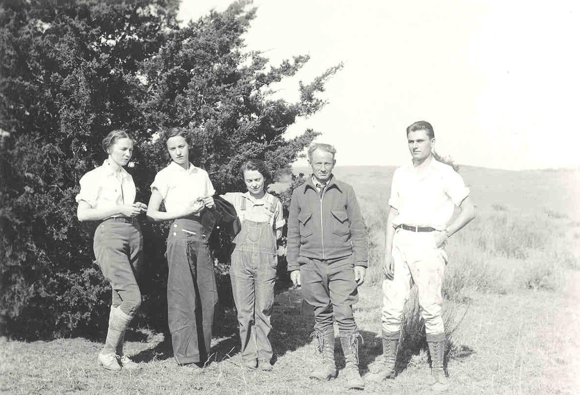 Norman Boke with field crew including Delay Demaree, Hilda Fritz, and Pearl Nelson at Caddo Canyons