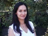 Picture of Yve Chavez in a very leafy area.