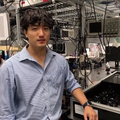 A photo of Saesun Kim in the lab.