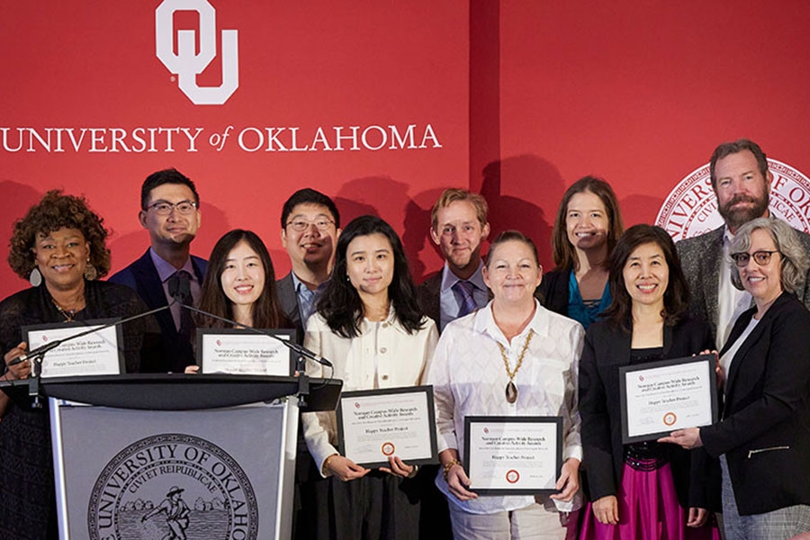 Dr. Yong Ju Jung along with a group of fellow researchers receives a VPRP award for excellence.