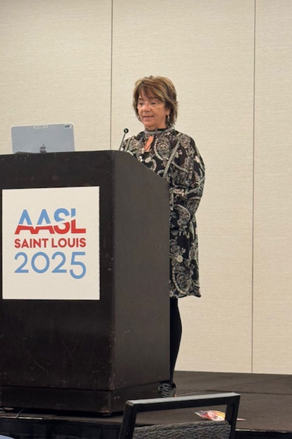 Dr. Edwards presents at AASL in St. Louis.