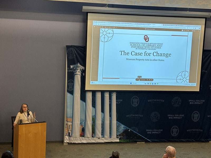 Dr. Linda Endersby presents at the Missouri Association for Museums and Archives.