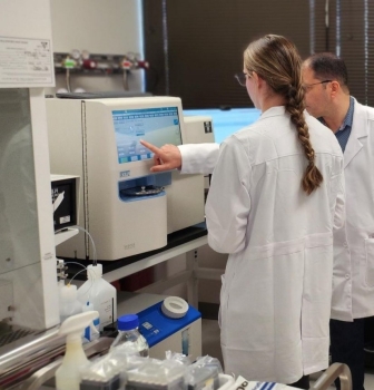 Director and participant using the BioProfile®FLEX2 machine.