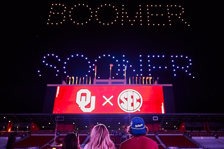 Drone show displaying "Boomer Sooner".