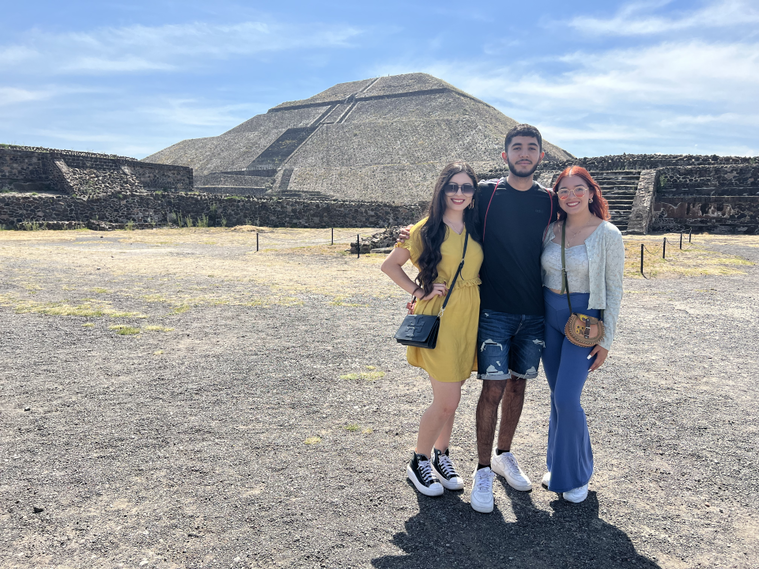 Students on an OU in Puebla study abroad program