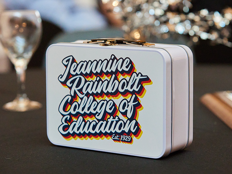 picture of a white JRCoE lunchbox