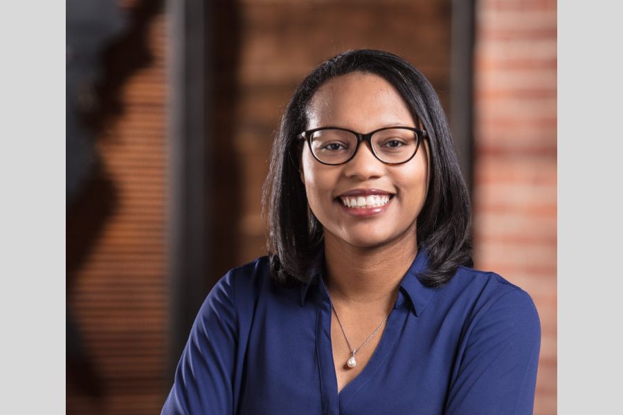 Indoor headshot of alumni Lynnsee Boyse