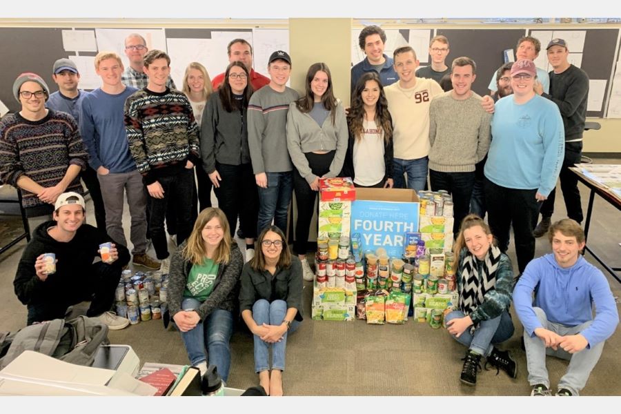 A group photo of the fourth-year architecture students.