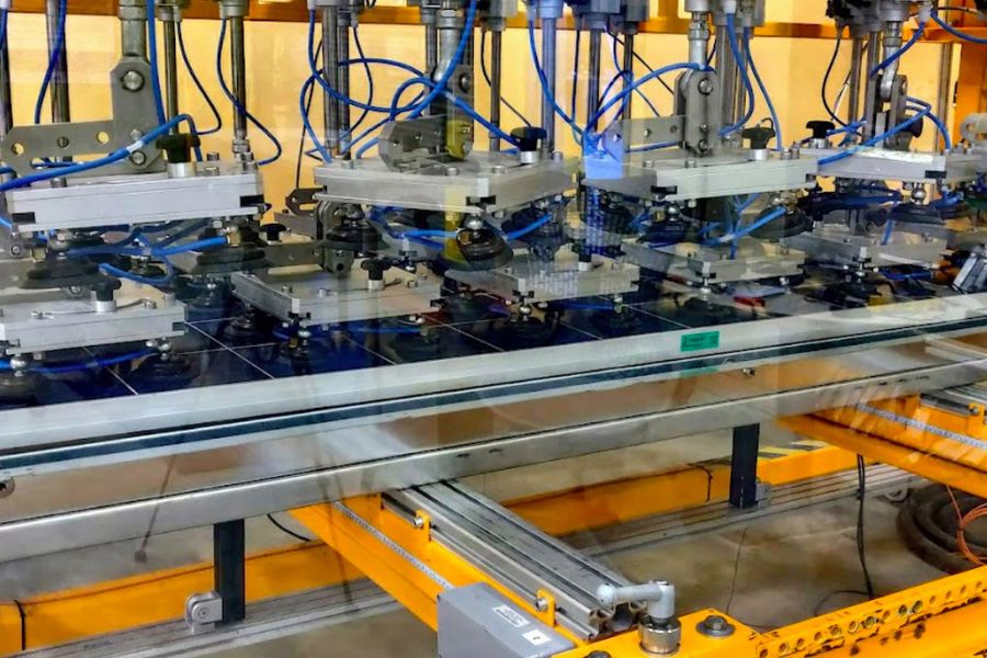 Picture of factory line making V-Clamp fasteners developed by Andrés Cavieres. 