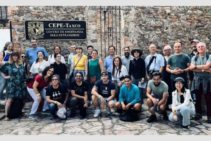 Felipe Flores with other conference participants in Mexico City.