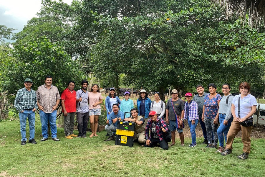 PERU-Hub researchers departing for field site sampling.