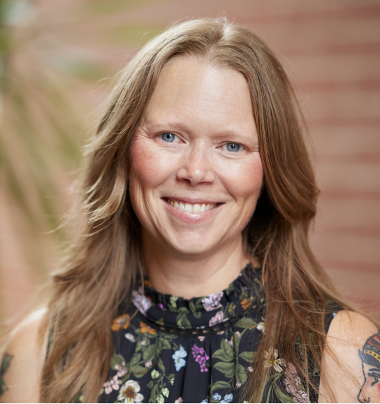 Portrait of Kelly Feille.