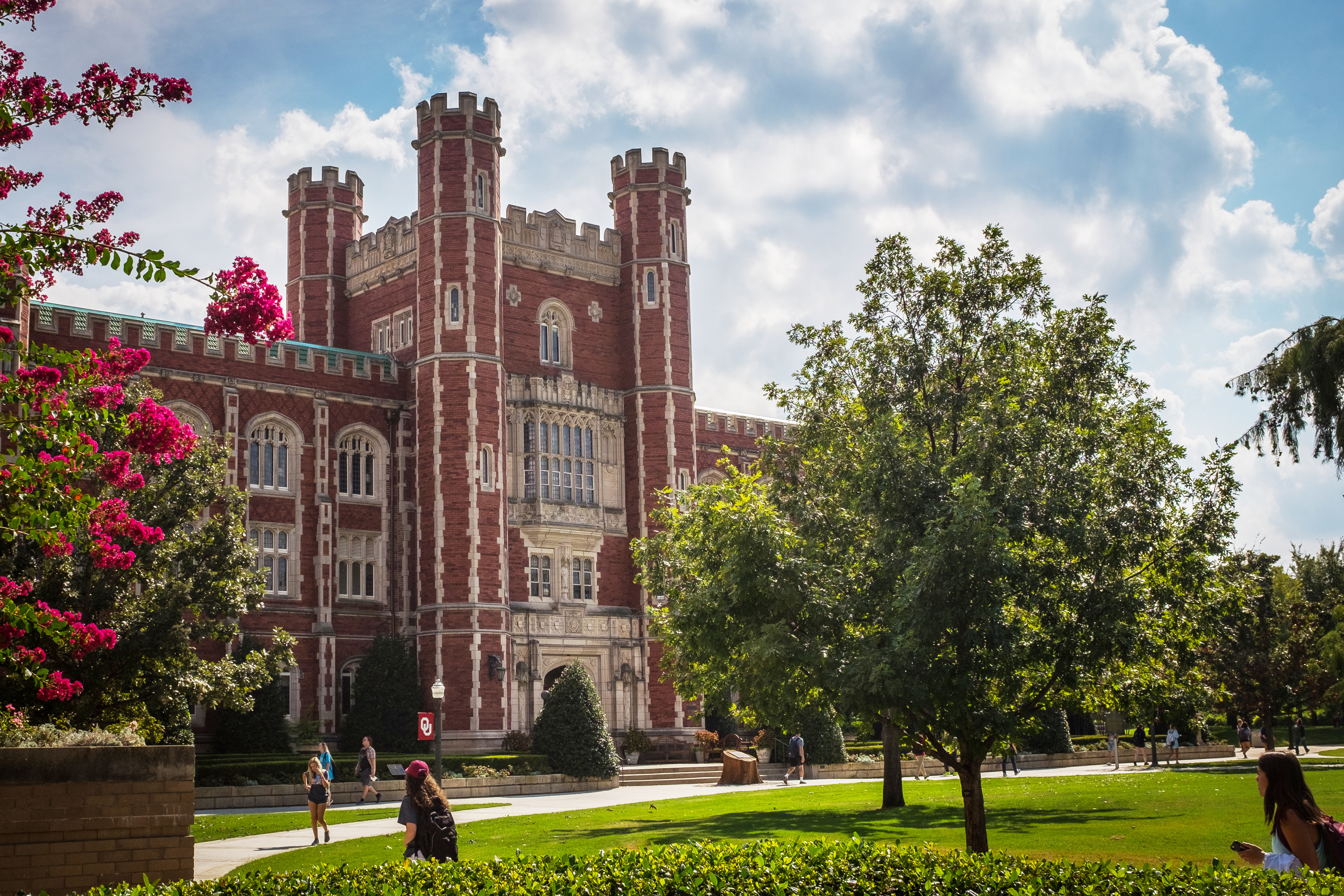 Exterior photo of Evans Hall.