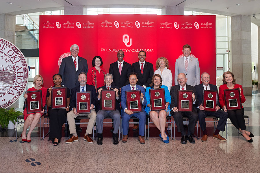 Award winners and Regents at the Regents' Alumni Award ceremony.