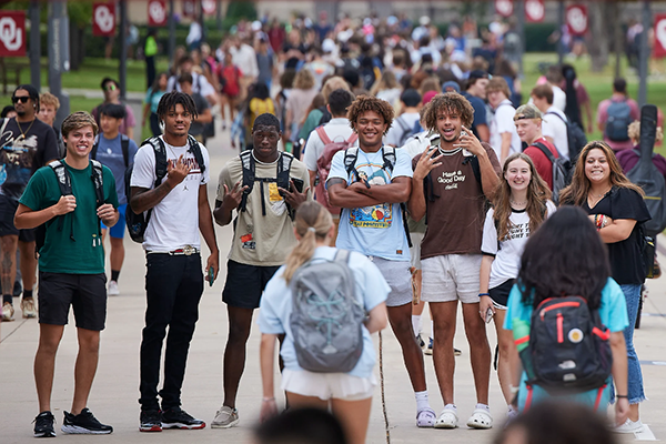 Howdy Week: students on south oval at the University of Oklahoma