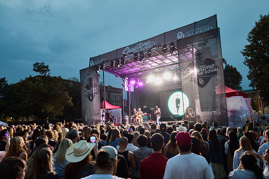 OU faculty, staff, and students attending the Dan + Shay Concert on the South Oval.