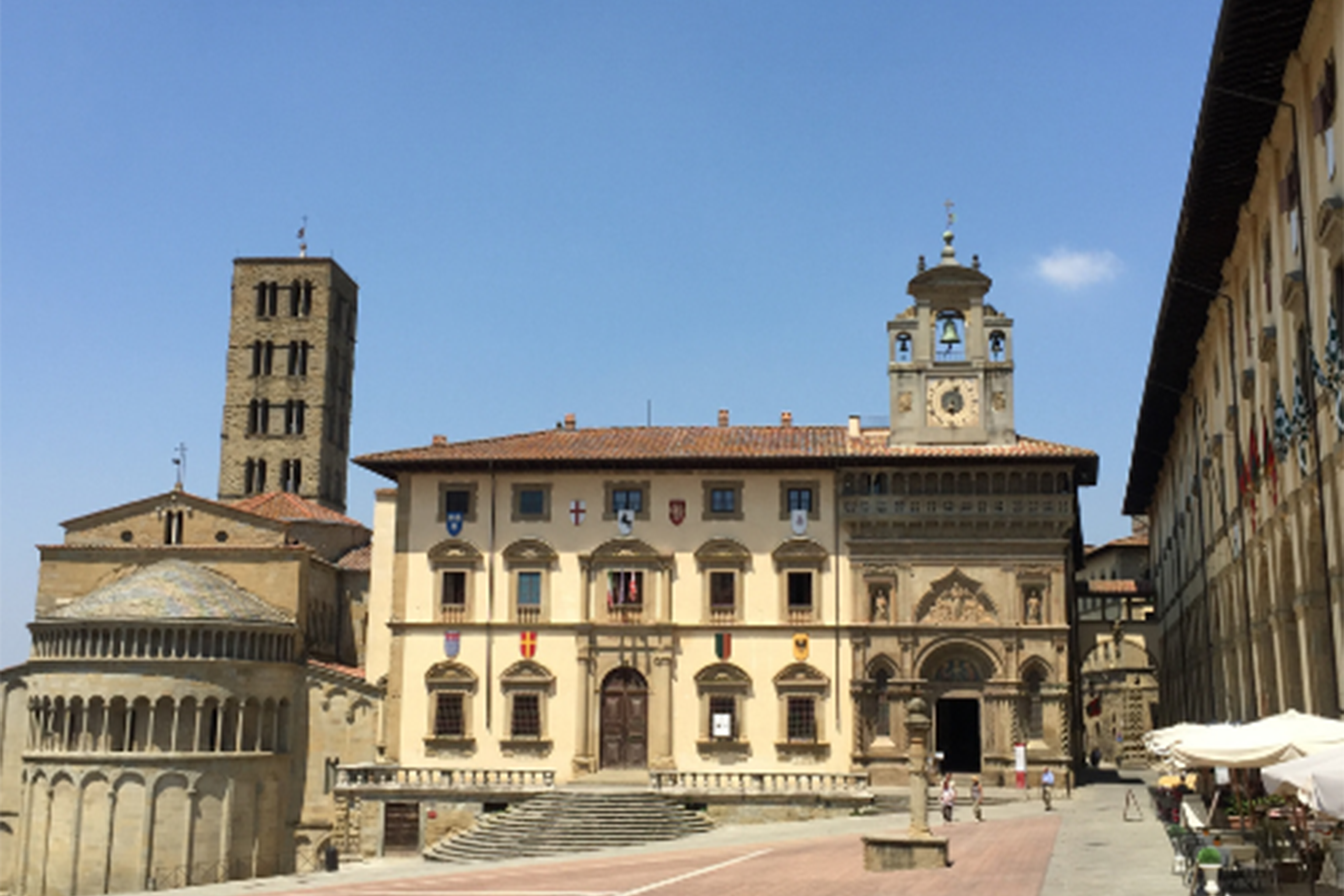 A wide shot of a class building on the OU Arezzo campus.