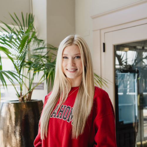 Photo of Scarlett Johnson.