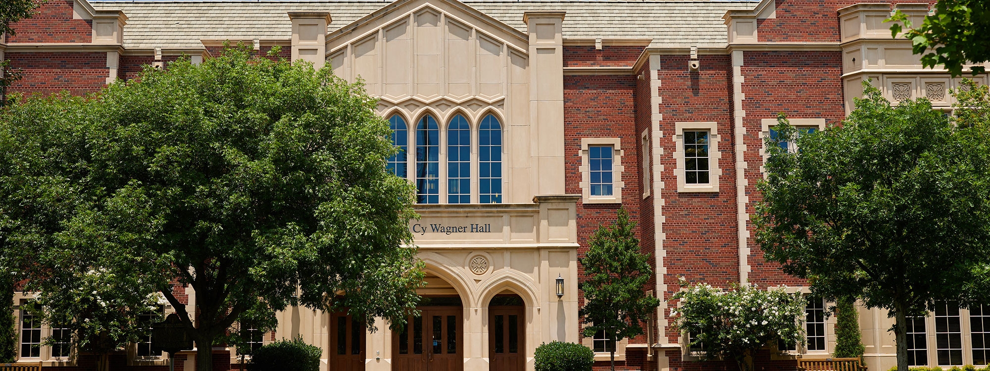 A wide view of the entrance to Wagner Hall on the OU Norman campus.