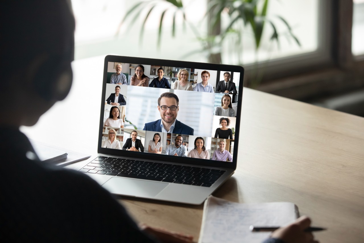 tips for facilitating live session: image of laptop with Zoom meeting