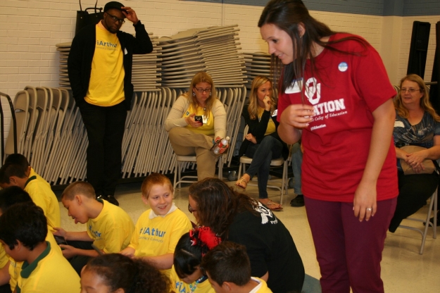 Terri Cullen and OU student at Arthur Elementary