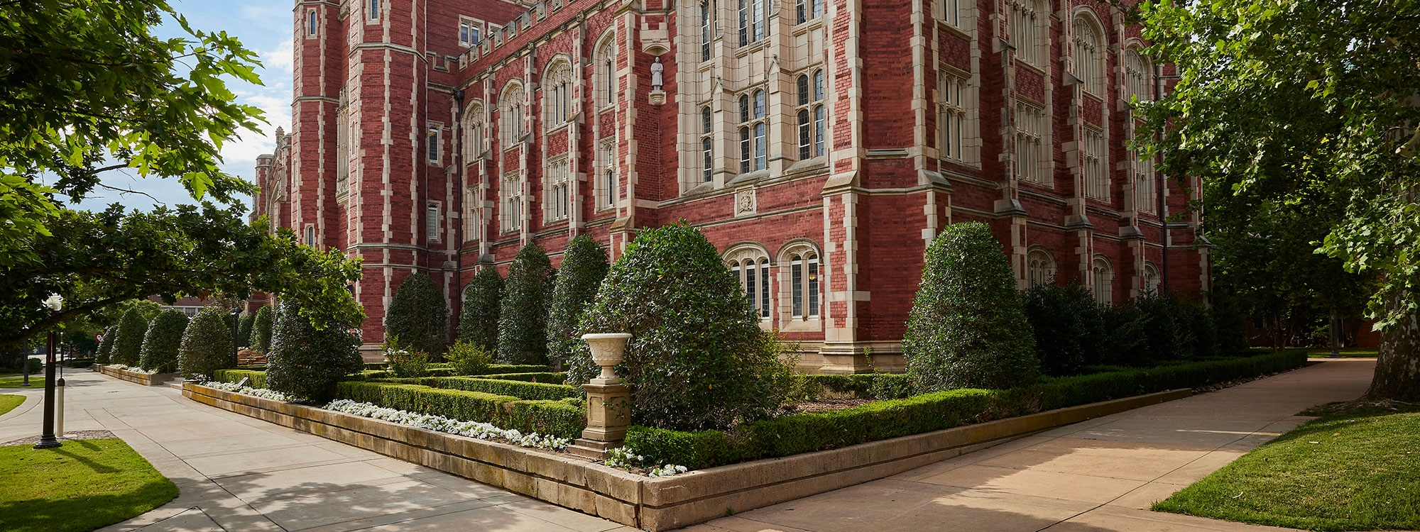 The corner of Evans hall on a sunny morning outside.
