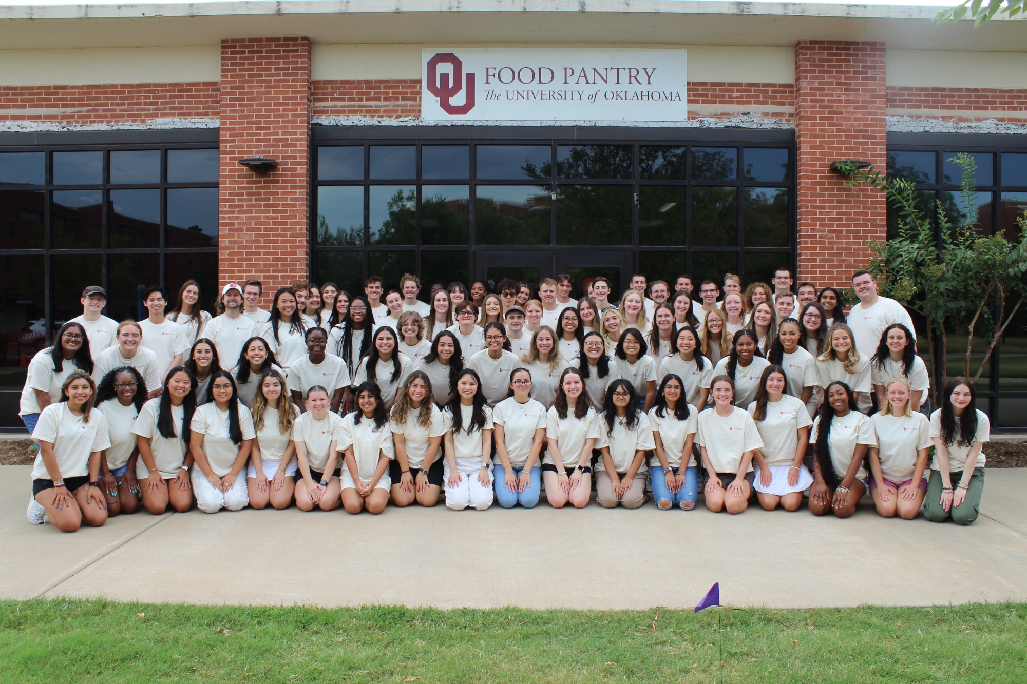 Students working in OU Food Pantry.