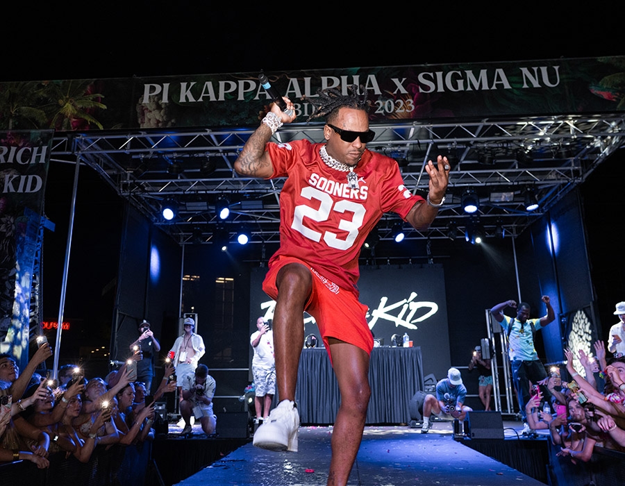 Musical performance during Pike and Sigma Nu event.