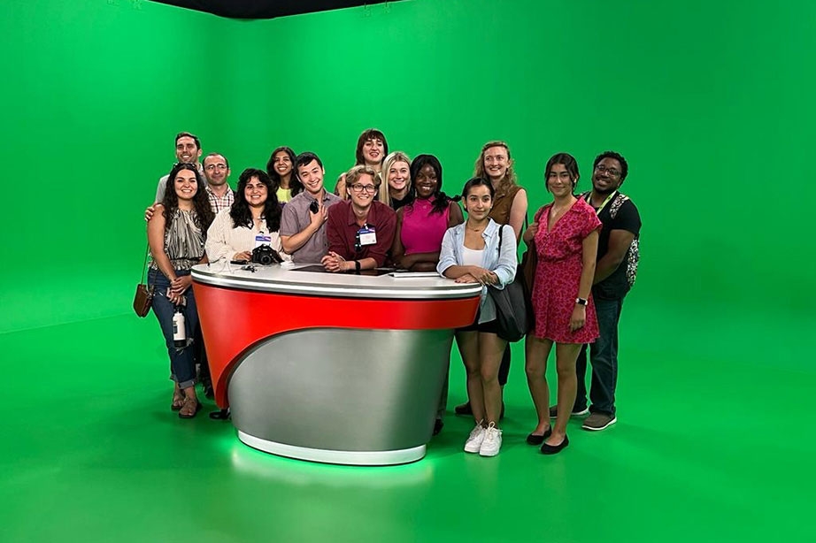The 2022 RIAS participants standing in front of a green screen at a news station in Berlin.