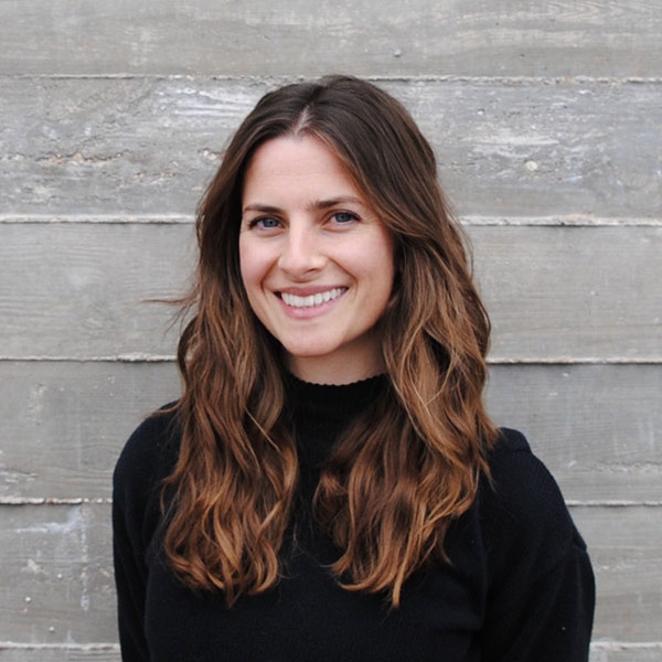 An O U flag hanging from a lamppost.