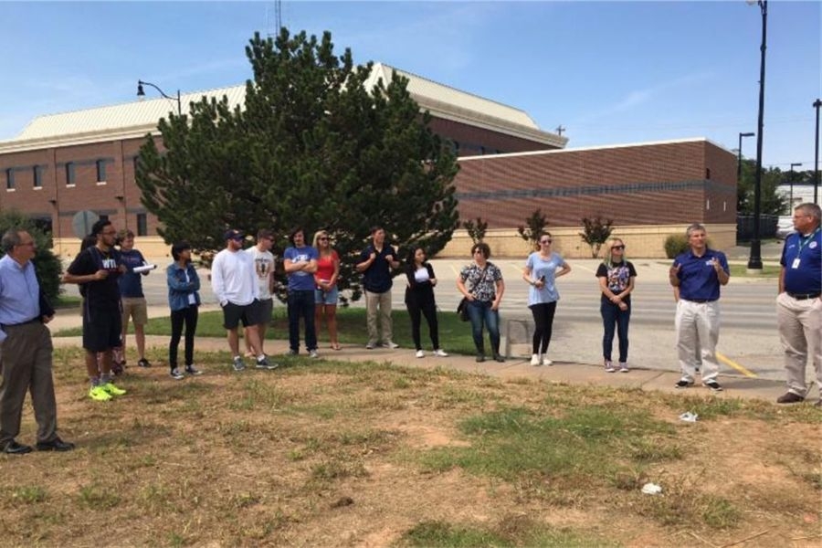 O U students and faculty with City of Moore staff.