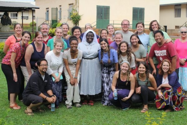 A group photo of Christopher Le and 20 others