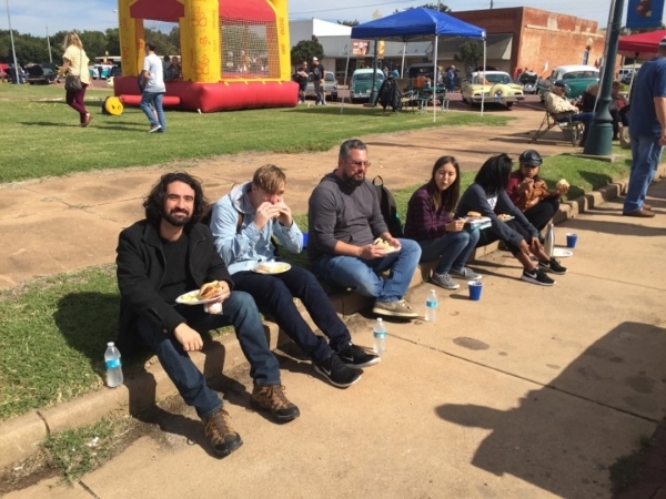Students enjoying Waurika barbeque.
