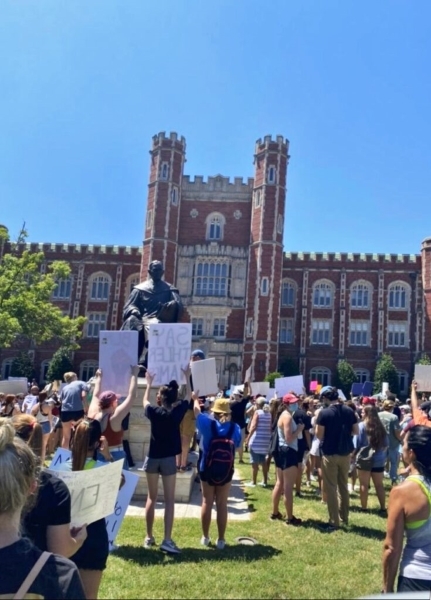 Students gathered outside of Bizzell Memorial Library.
