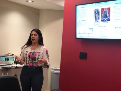 Daisy Munoz giving a presentation.