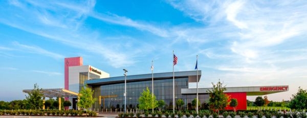 Exterior view of St. Francis Glenpool Healthplex in Glenpool, Oklahoma, designed by Miller.