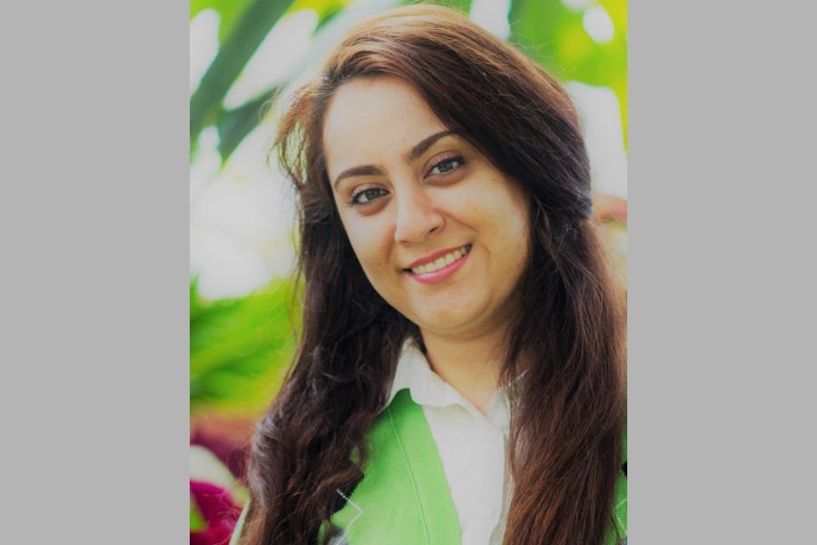 Headshot of Negar Matin.