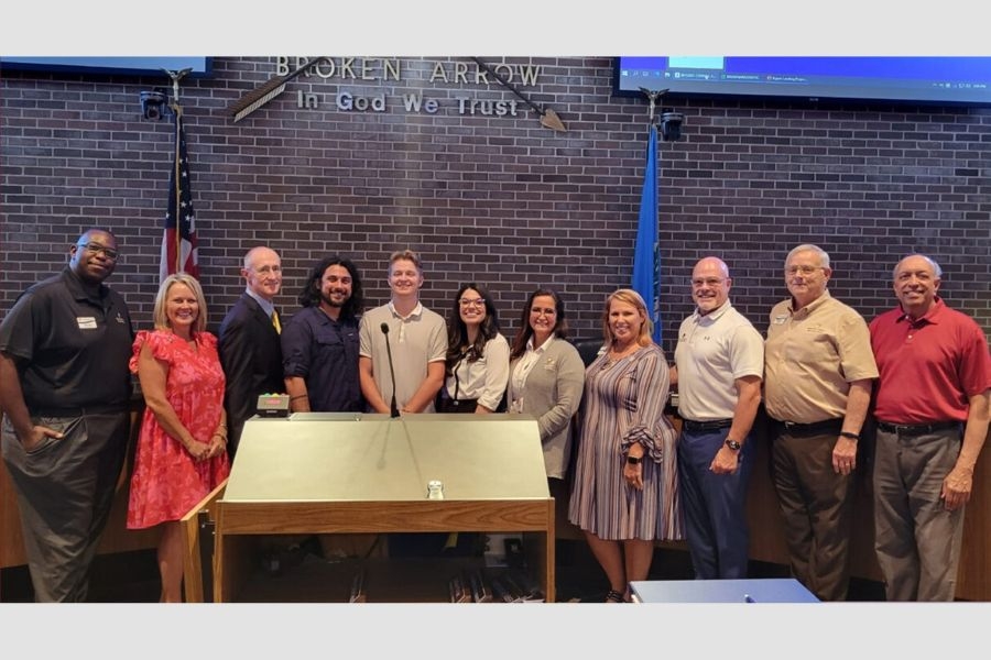 Shawn Schaefer and Urban Design students with City of Broken Arrow stakeholders.