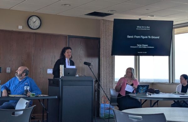 Tamar Zinguer presents her lecture titled "Sand: From Figure to Ground".