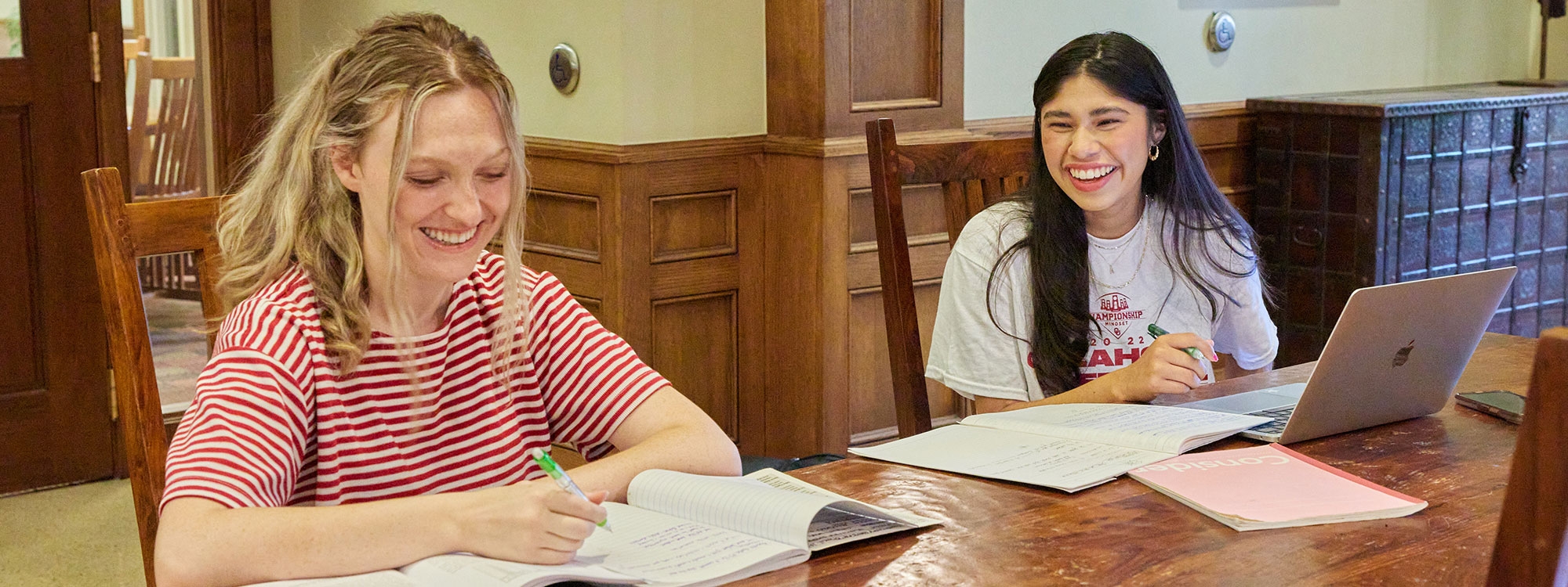 Joe C. and Carole Kerr McClendon Honors College clock tower.