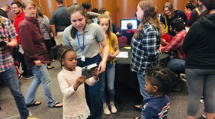 OU graduate student leads kids and families through a hands-on demo at the 2020 Oklahoma Microscopy Society Kid's night 