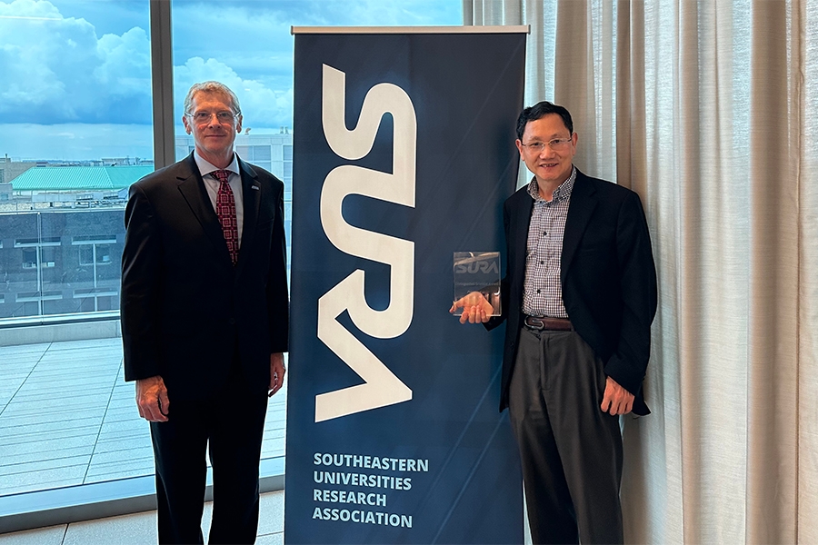 Dr. Zhou, right, with SURA director.