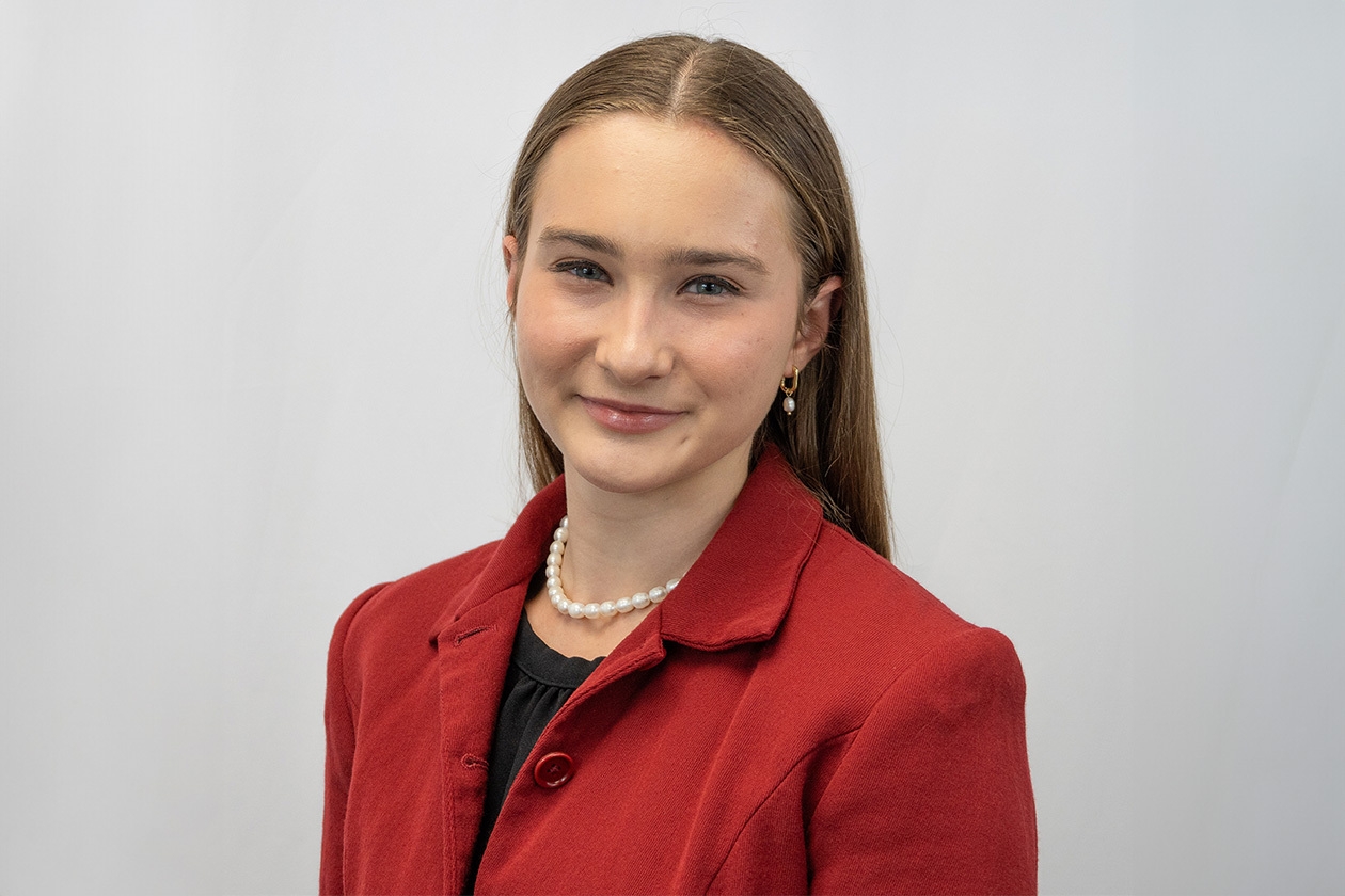 Anna Hyslop posing for a headshot.