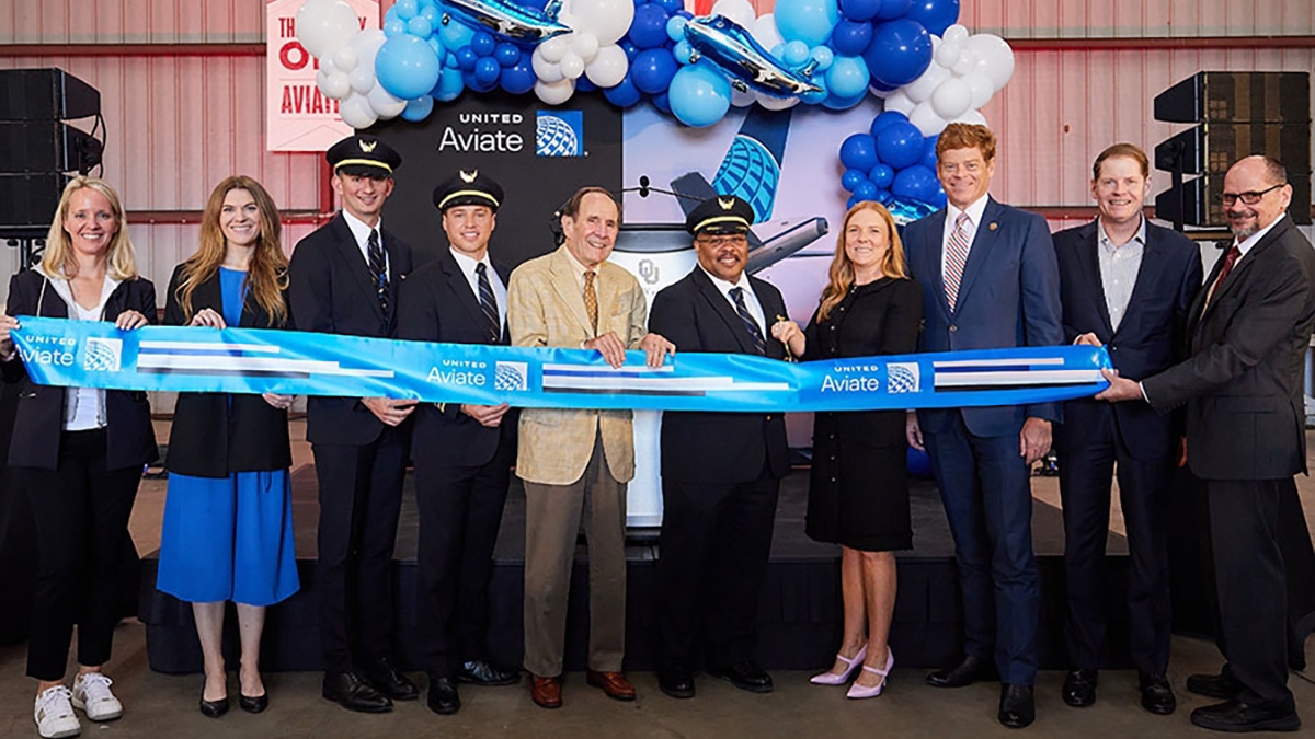After remarks from University of Oklahoma and United Airlines representatives, OU and United celebrated the new partnership with a ribbon-cutting ceremony. Photo by Travis Caperton.